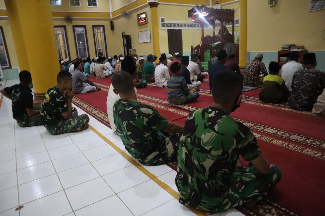 Anggota Satgas TMMD ke 111 Kodim 0314/Inhil Gelar Yasinan Bersama Warga