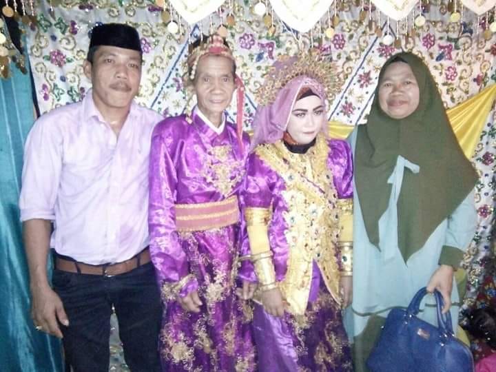 Viral! 'Kakek Semakin di Depan', Kakek Nikahi Remaja Putri Cantik