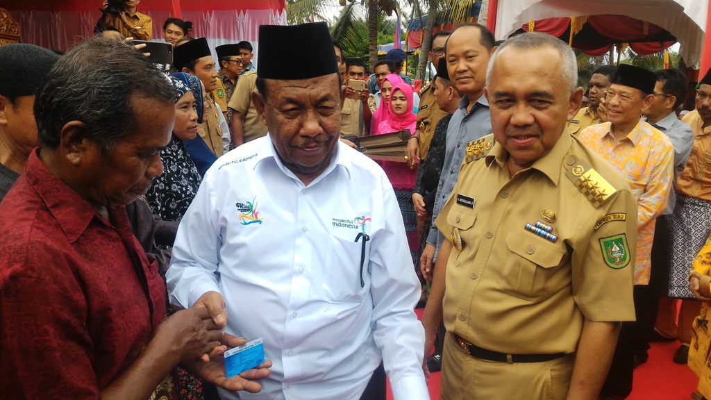 Gubernur Riau Resmikan Sistem Pengelolahan Air Minum di Rohil