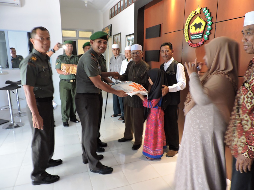 Kodim 0314/Inhil Serahkan Bantuan ke Panti Asuhan Puri Kasih Tembilahan