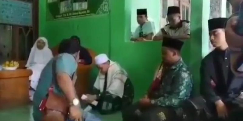 Tenang Saat Dicaci Maki Ortu Santri, Ustaz : Saya Berdzikir Dalam Hati