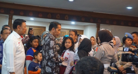 Saat Keluarga Korban Lion Air Menangis di Pelukan Presiden Joko Widodo