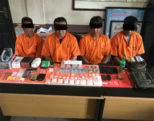 Bekuk 4 Pria di Guntung, Polres Inhil Amankan 62.725 butir Pil Ekstasi dan Sepucuk Senpi