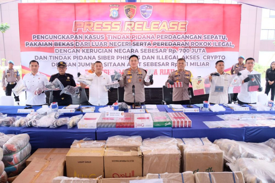 Polda Riau Amakan 40 Ribu Rokok Ilegal