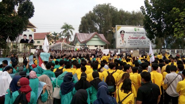 Mahasiswa Ancam Mosi Tak Percaya ke DPRD Riau