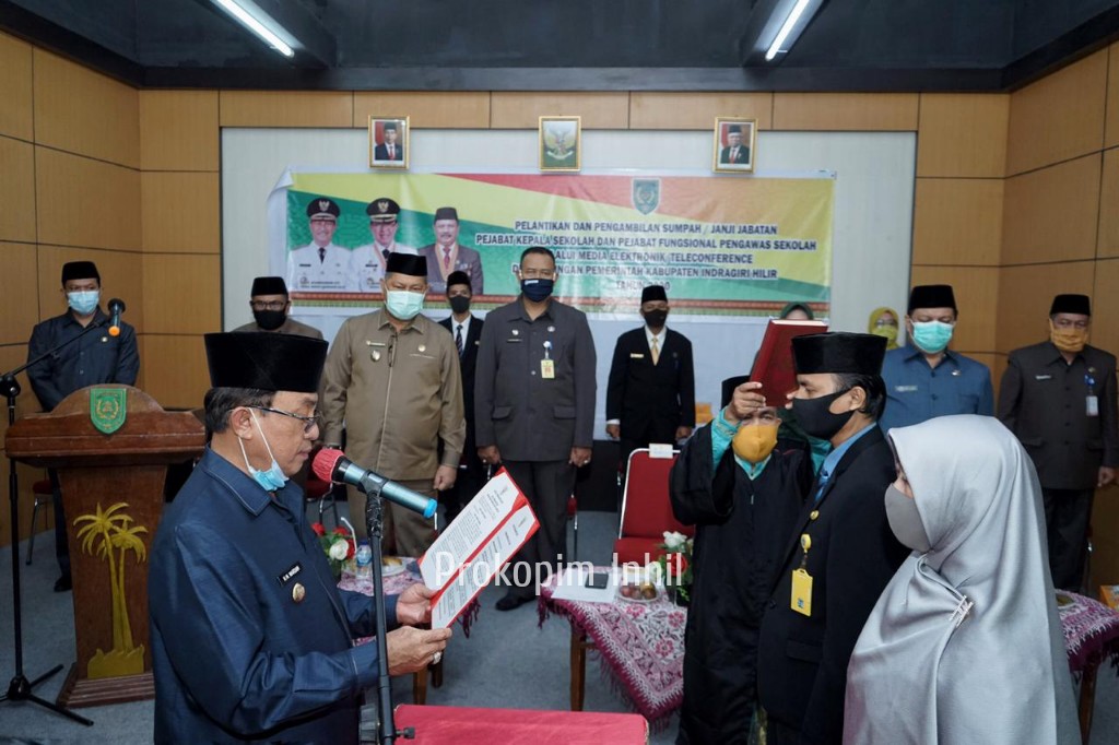 Bupati HM Wardan Lantik Kepala Sekolah SD dan SMP Negeri se-Inhil