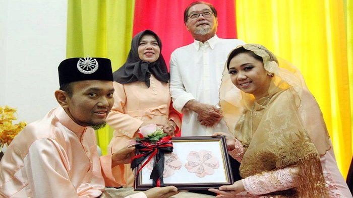 Wanita ini Nikahi Kekasihnya yang Sakit Kanker Stadium 4 Karena Cinta
