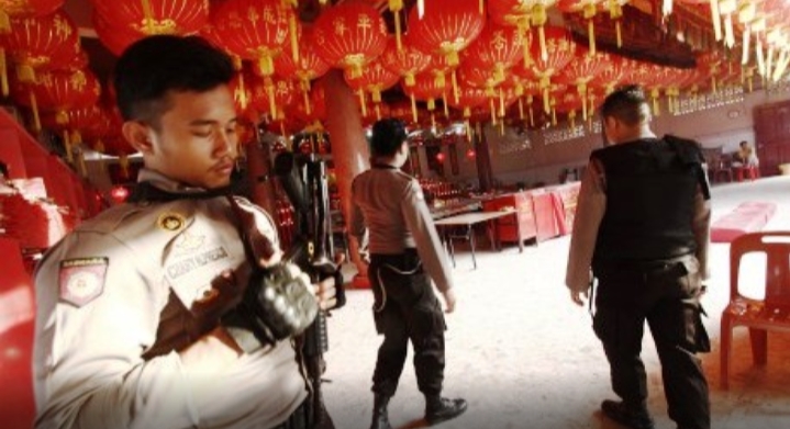 Ratusan Polisi Siaga Pada Perayaan Malam Tahun Baru China di Bekasi