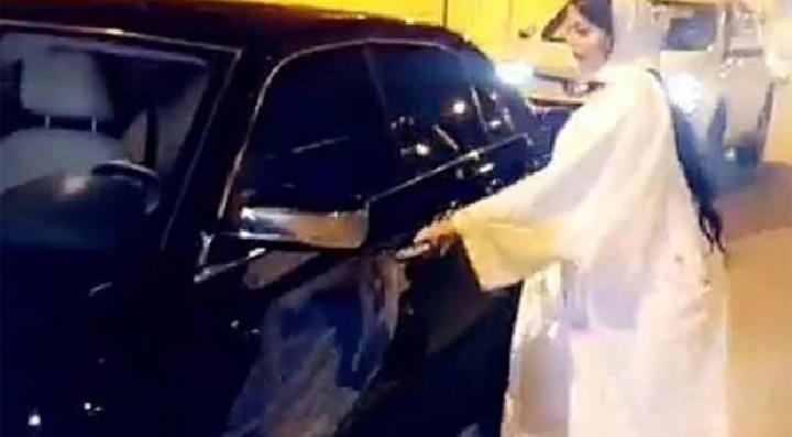 Presenter TV Arab Saudi Kabur ke Luar Negeri Akibat Pakaiannya