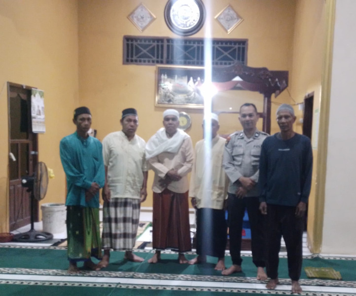 Aiptu Aulia Qadri Ikuti Subuh Berjama'ah dan Sampaikan Cooling System di Wilkum Polsek Tembilahan Hulu