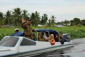 Gubernur Riau dan Bupati Inhil Sempat Menunggu 10 Menit di Tengah Laut