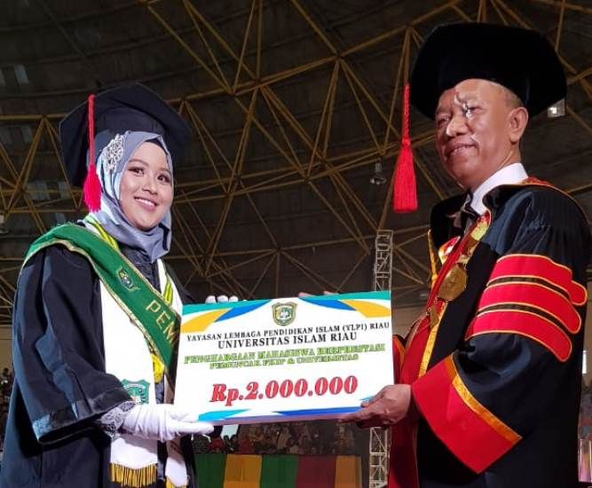 Surgawi Pertiwi Raih Nilai Tertinggi Wisuda UIR Periuode III 2019