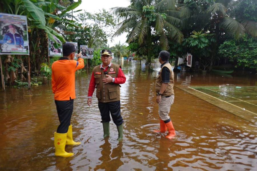 Desa Kualu Kampar Terendam Banjir, Gubri Edy Datang Beri Bantuan