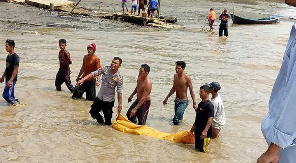 Tim SAR Temukan Jasad ABK yang Jatuh di Perairan Inhil Riau