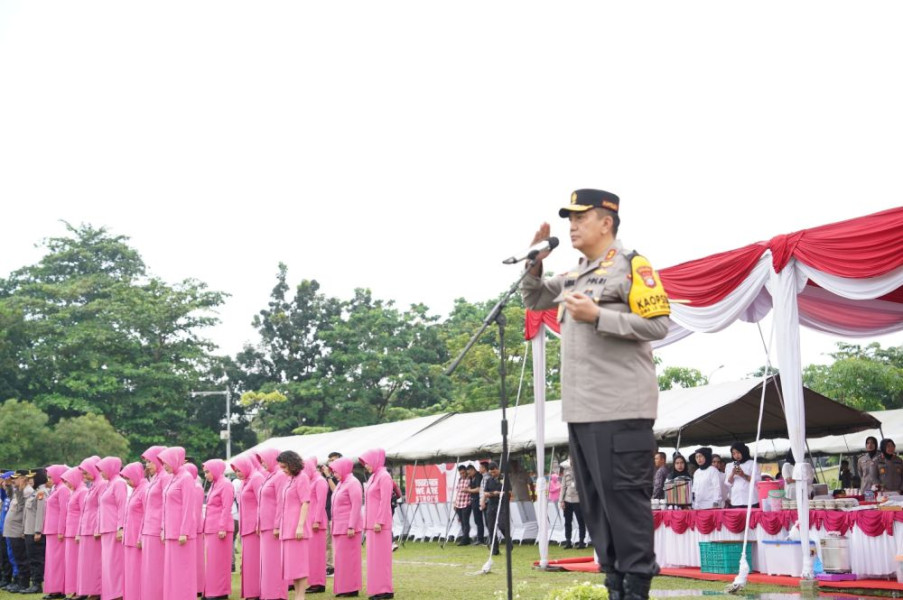 Kapolda Riau Pimpin Kenaikan Pangkat 808 Personel