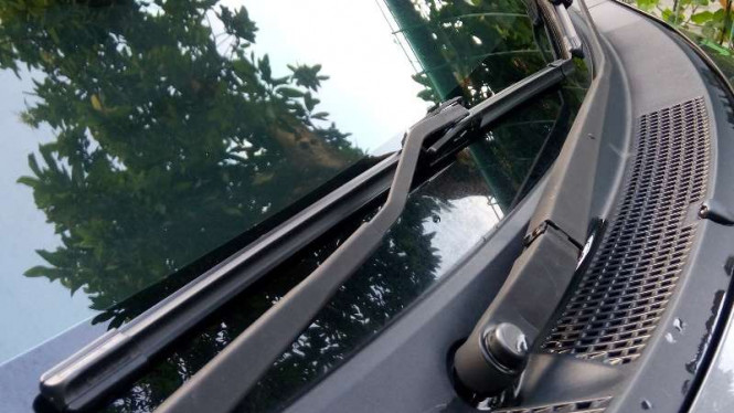 Mobil Diparkir Lama, Jangan Lupa Berdirikan Wiper