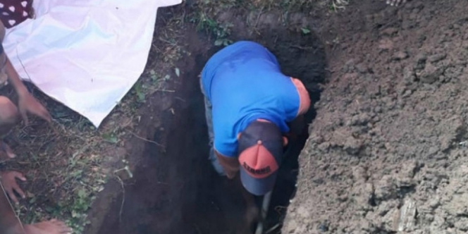 Gali Sendiri Kuburannya, Petani Ini Siap Dipanggil Allah Kapan Saja