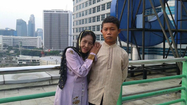 Cemburui Nenek Rohaya, ABG Selamet Nyanyi 'Sandiwara Cinta'