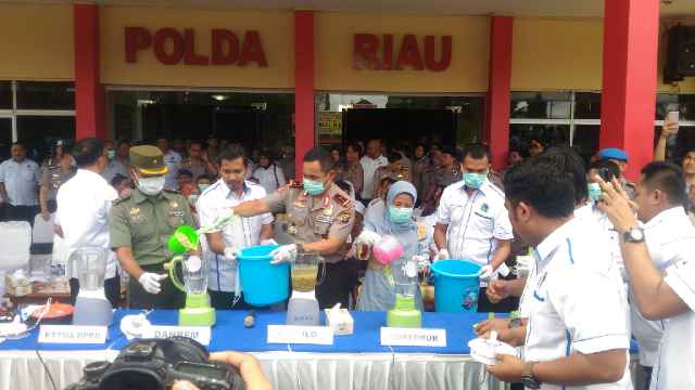 Polda Riau Musnahkan 40 Kg Sabu-Sabu dan 163 Ribu Ekstasi