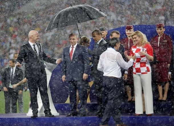 Presiden Lain Basah Kuyup, Hanya Putin yang Dipayungi di Piala Dunia