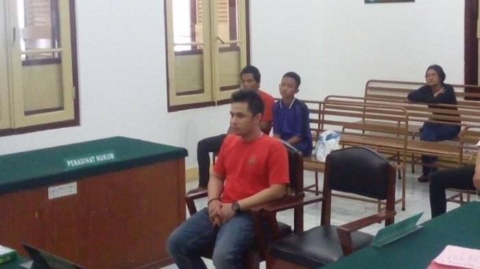 Anak Bupati Memaki Wartawan Gara-gara Diliput Sidang Narkoba