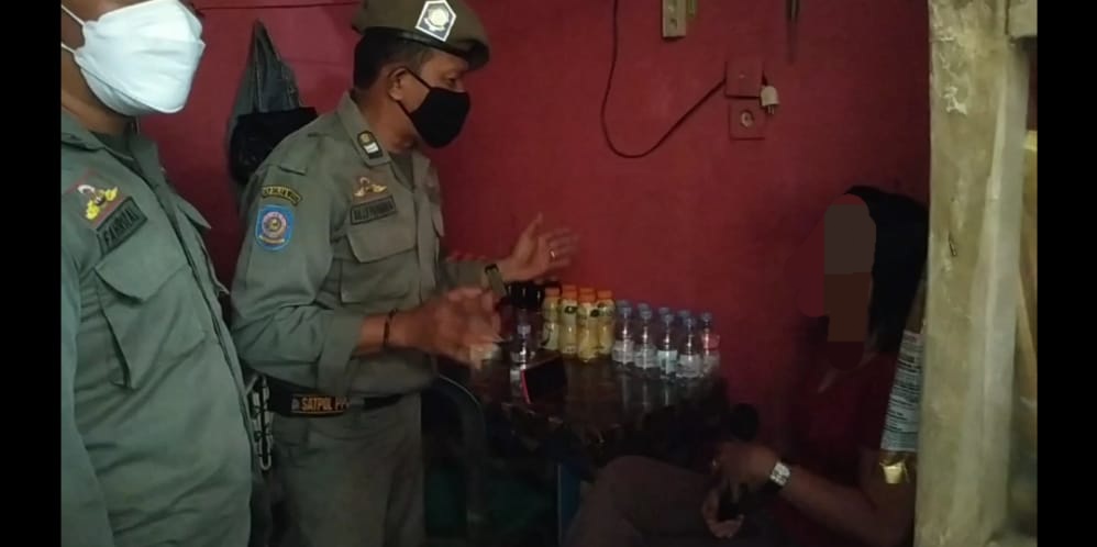 Putar Musik Terlalu Keras, Warung di Pasar Dayang Suri Tembilahan Diberikan Teguran oleh Satpol PP Inhil