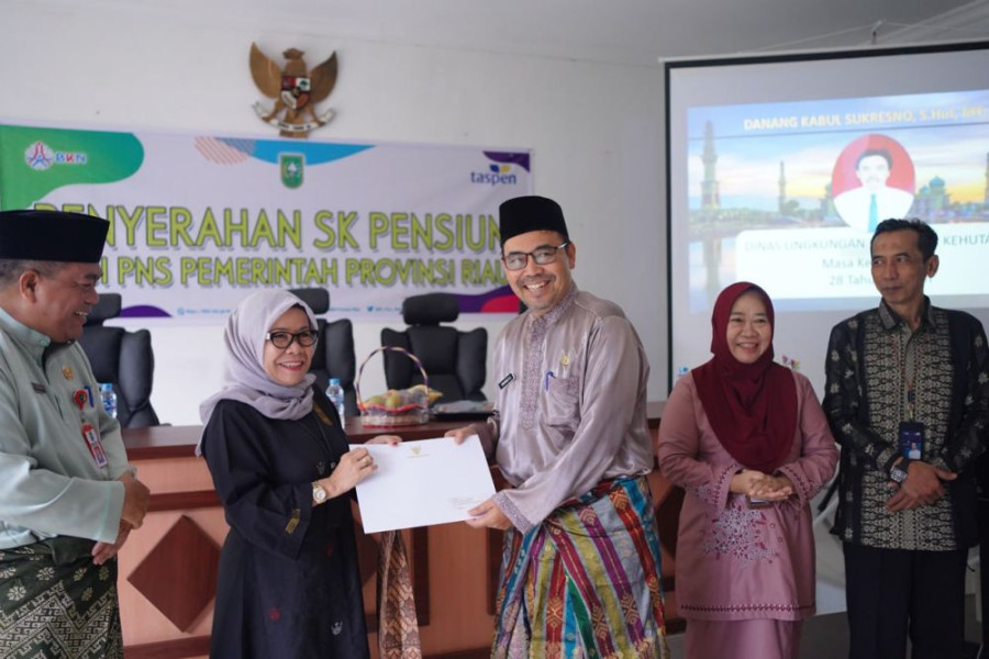 Sebanyak 38 PNS Pemprov Riau Terima SK Pensiun