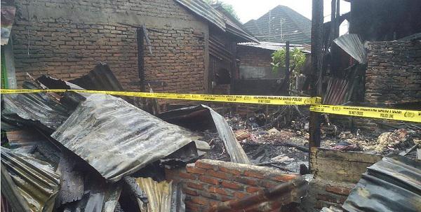 Nahas! Bakar Sampah Dekat Kios Bensin, 4 Rumah di Medan Labuhan Hangus