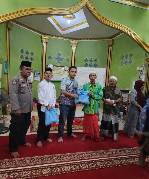 Bersama Kades Belantaraya, PT GIN Salurkan Paket Sembako kepada Masyarakat Miskin