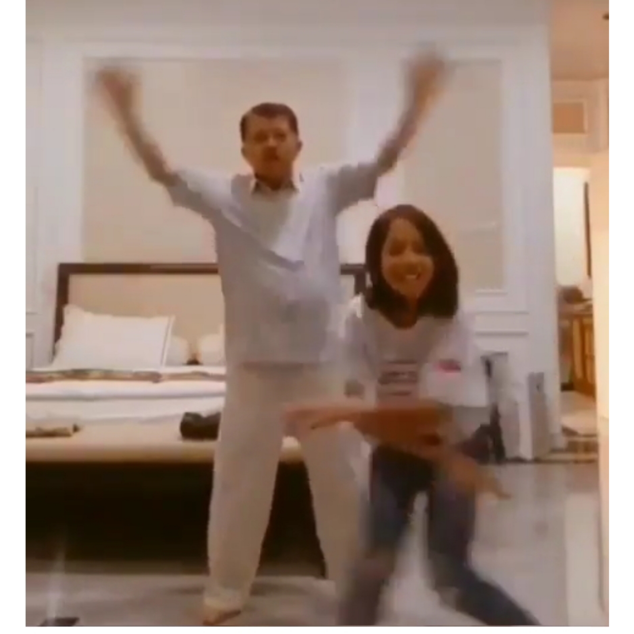 Serunya Wakil Presiden Jusuf Kalla Goyang Tik Tok Bareng Cucu