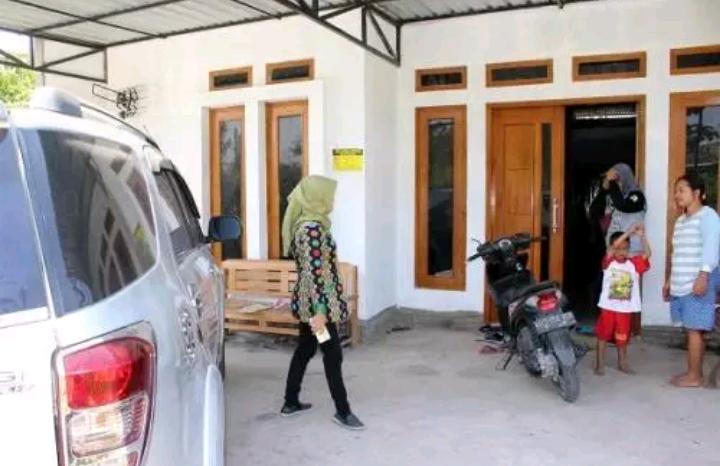 Aneh! Punya Mobil Toyota Rush dan Pelihara 11 Ribu Ekor Ayam Potong, tapi Rumahnya Berstiker 'Keluarga Miskin'