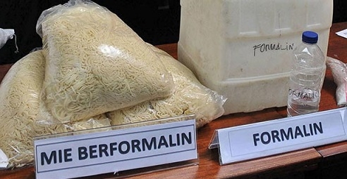 Polsek Tampan Ringkus Seorang Pembuat Me Kuning Bercampur Formalin