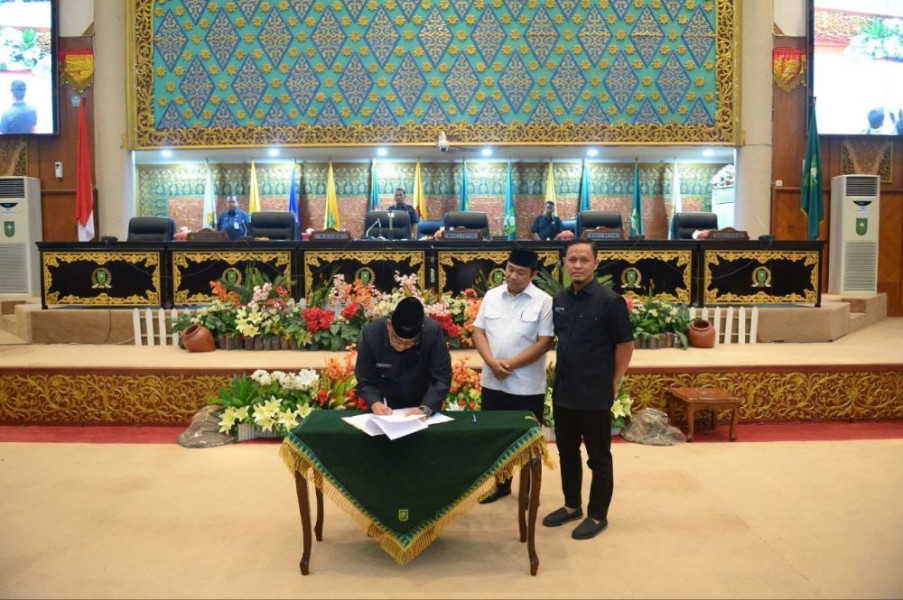 Ranperda Tentang APBD Provinsi Riau Tahun Anggaran 2024 Disahkan Menjadi Perda