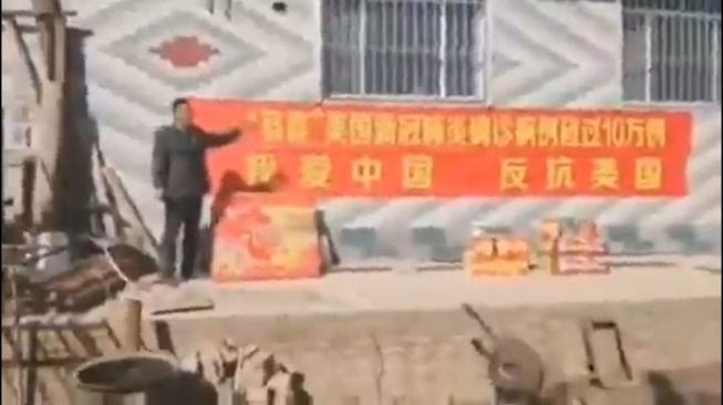 Kasus Covid-19 AS Capai 100.000, Warga Desa di Cina Ucapkan Selamat