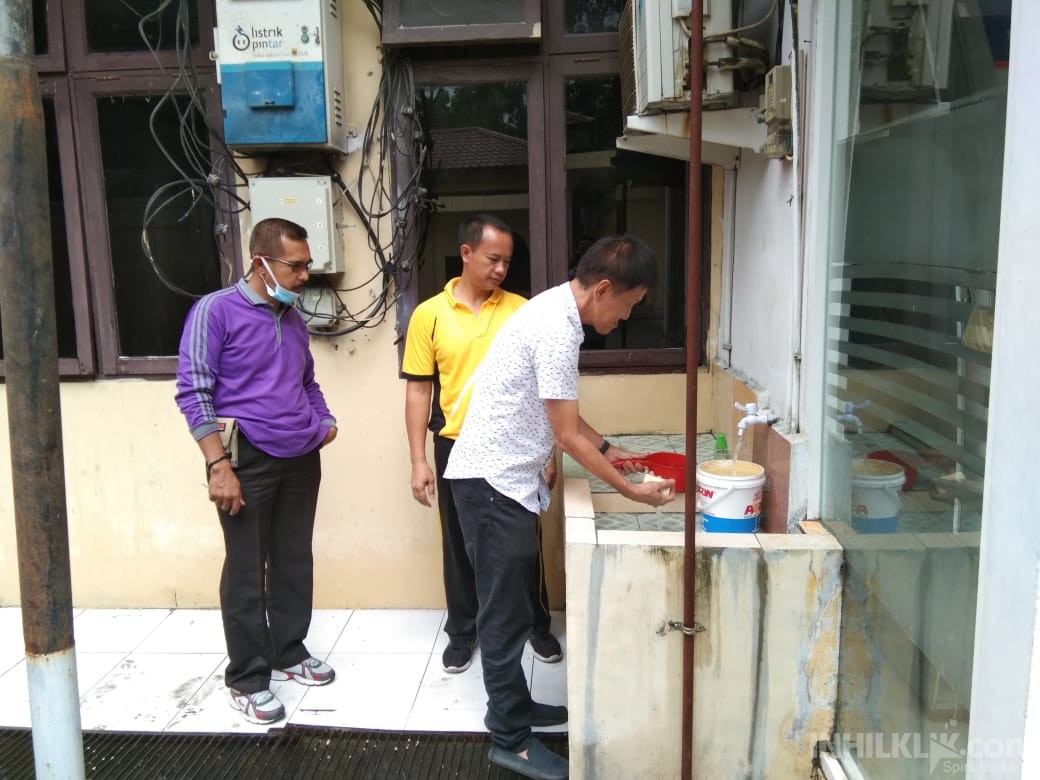 Satnarkoba Polres Sergai Terapkan Cuci Tangan Setiap Pengunjug