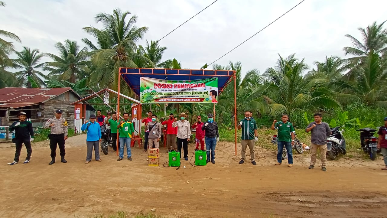 Turun ke Desa, PKB Inhil Semprot Disinfektan, Bagi-bagi Sabun dan Edukasi Masyarakat