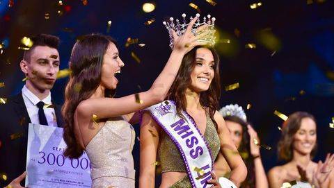 Berstatus Janda, Veronika Didusenko Dikeluarkan dari Kontes Miss World