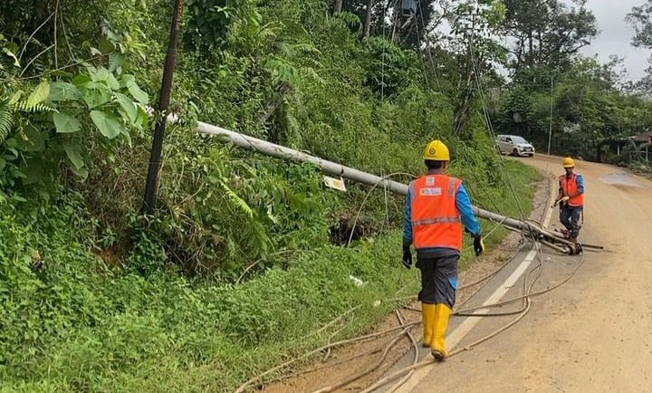 Sinergi PLN Icon Plus dan PLN Sumbar Percepat Pemulihan Internet dan Listrik di Pesisir Selatan