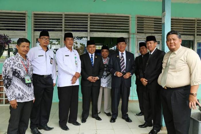 Bupati Wardan Tinjau Pelaksanaan UNKP di MTsN 094 Tembilahan