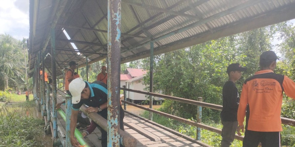 Pemdes Sungai Intan Goro Pengecatan Jembatan Jalan Lintas Desa