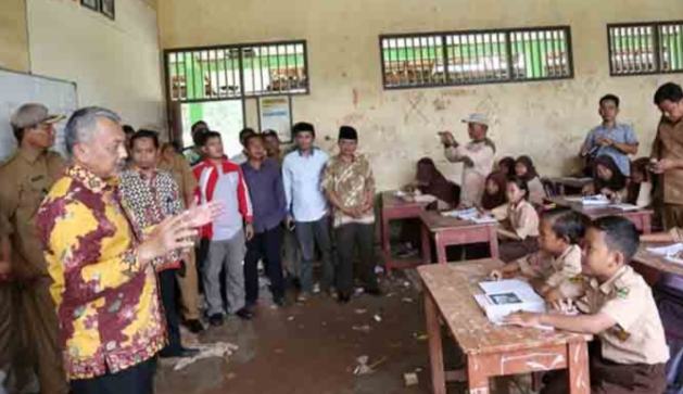 Ada Bangunan Rusak Ditarumajaya, Anggota DPR RI, Ahmah Syaikhu: Jangan Tunggu Ada Korban Baru Diperbaiki