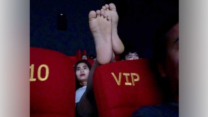 Lakukan Hal Tak 'Elok' saat Nonton di Bioskop, Wanita ini Tuai Hujatan dari Netizan