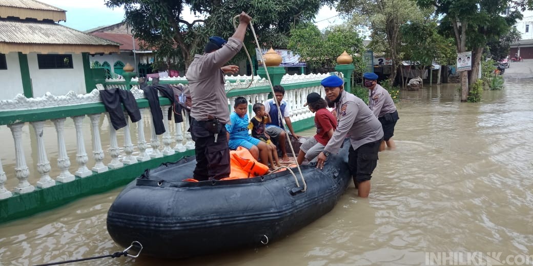 Polres Sergai Dirikan Dapur Umum dan Turunkan Perahu Karet