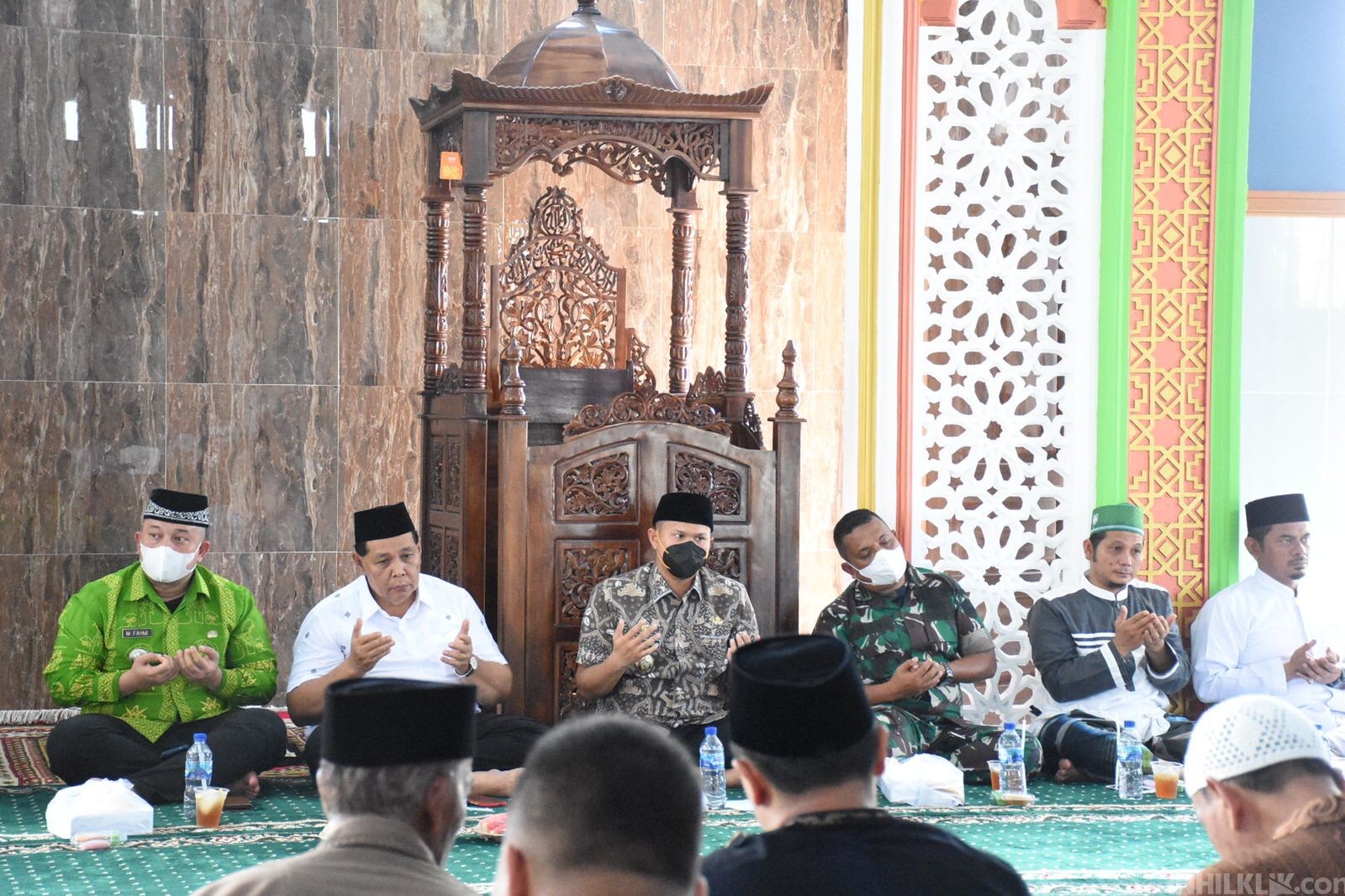 Selesai Dibangun, Wabup Sergai Sholat Perdana di Masjid Al-Ikhlas