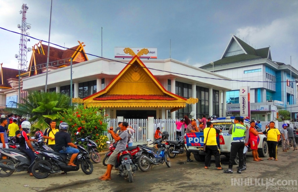 Bank Riau Kepri dan BNI Tembilahan Dilempar Bom Molotov