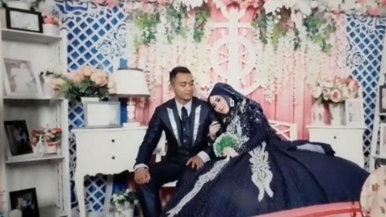 Suami Istri Tewas Terlentang di Kamar Kos, Suami Pegang Pisau, Darah Berceceran di Sprei
