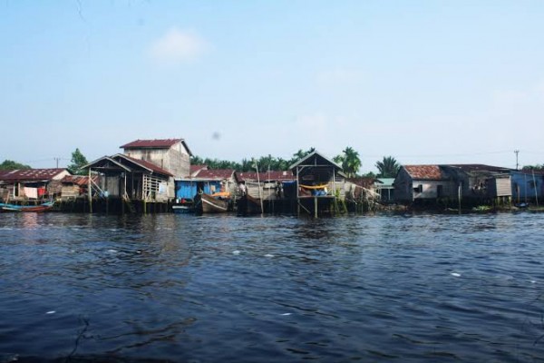 Tiang Sudah Tegak, Kabel Sudah Terpasang, Warga Simpang Gaung Pertanyakan Mengapa Listrik Belum Menyala