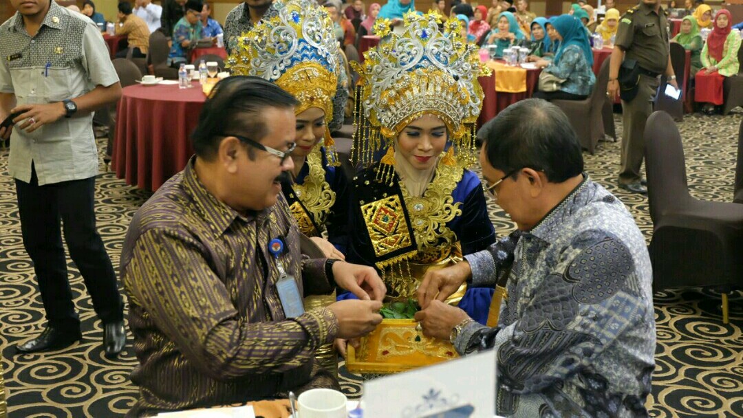 Bupati Inhil Hadiri Rapat Keluarga Berencana Bersama BKKBN Riau