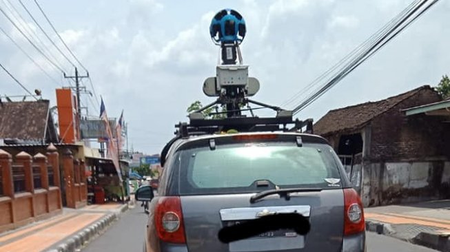 Langka, Pemotor dan Mobil Google Maps Saling Potret Saat Bertemu