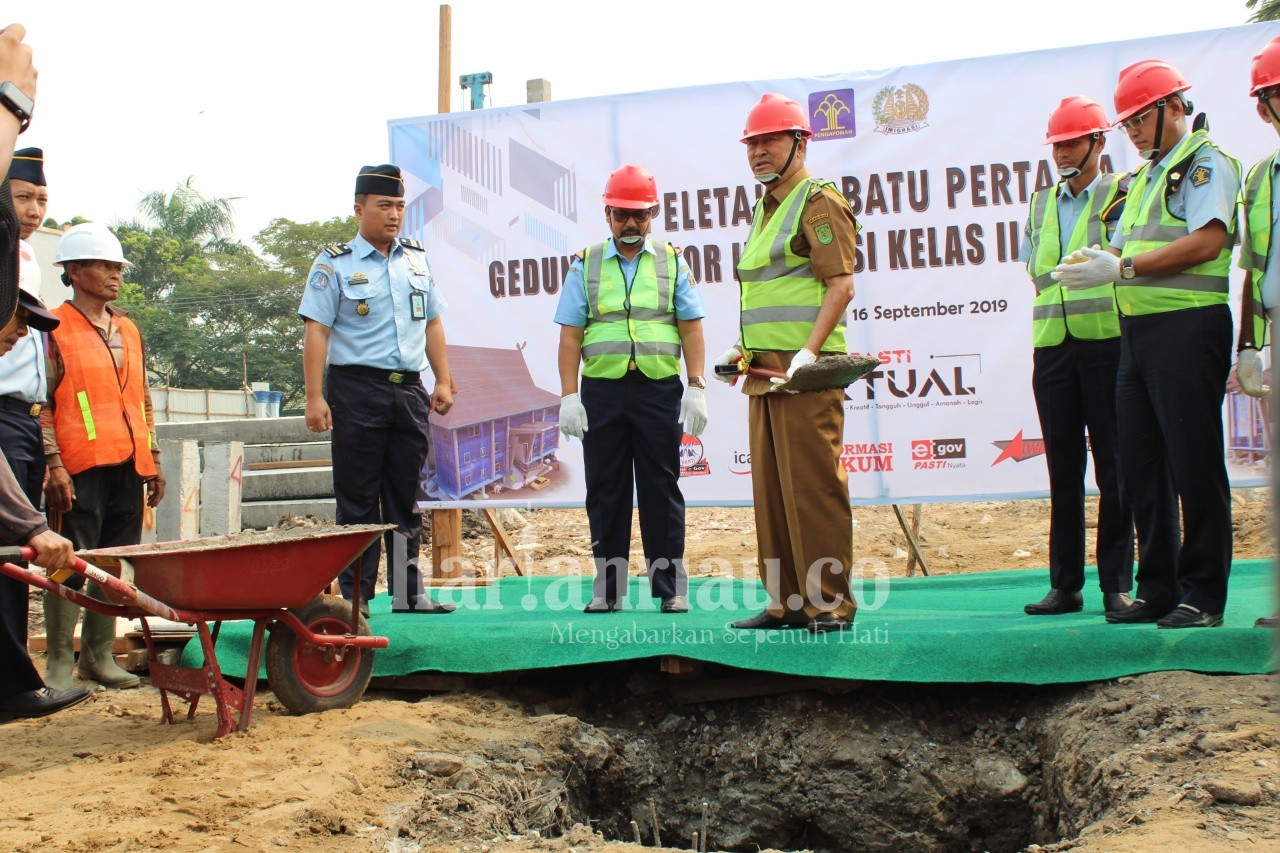 Kakanwil Kemenkum HAM Riau dan Wabup Inhil Letak Batu Pertama Pembangunan Kantor Imigrasi